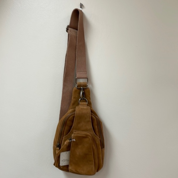 Free People Handbags - New Women’s Hudson Sling Bag By Free People!🔥🔥🔥